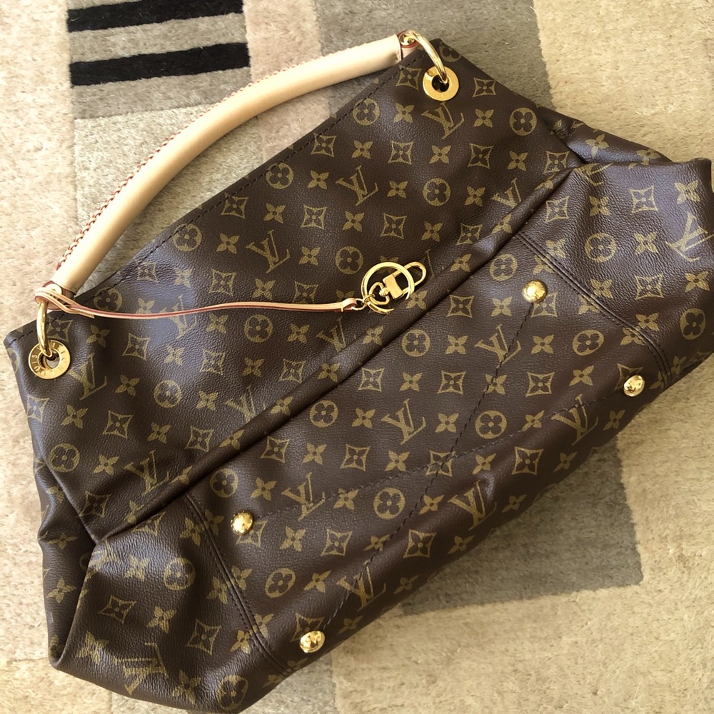 Louis Vuitton Artsy MM bag (discontinued) *NEW*